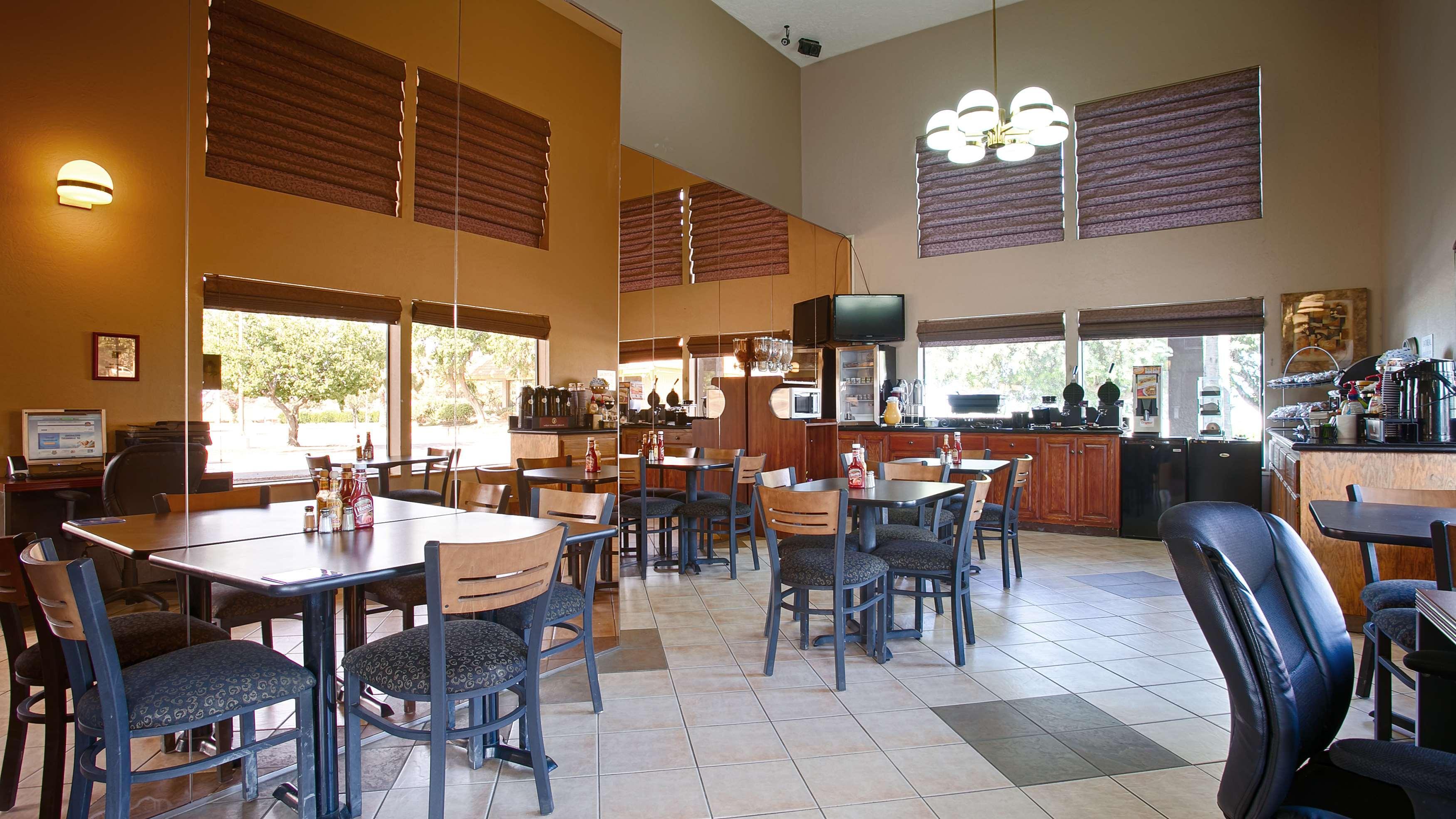 Best Western Apricot Inn Chaney Ranch Exterior foto